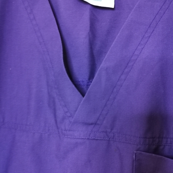 Scrubs top purple large or XL - Picture 8 of 8